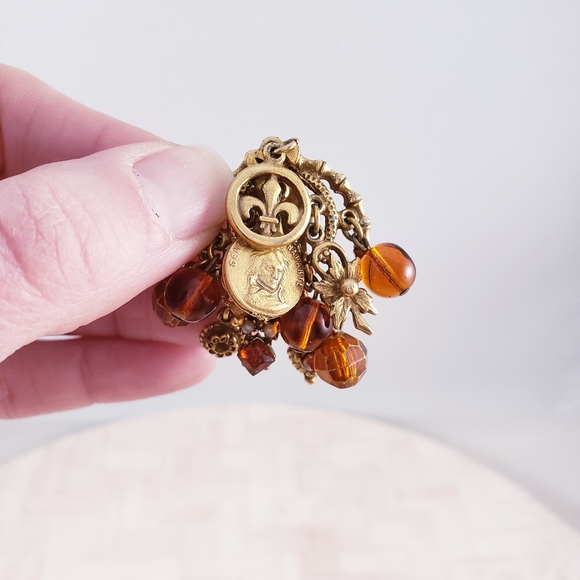 RARE VINTAGE NAPOLEON, GENERAL BONAPARTE CLIP EARRINGS - Picture 6 of 7